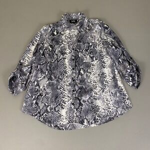 By & By Snakeskin‎ Blouse Women's  Size Large 3/4 Sleeve Button Down w/ Pockets